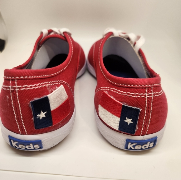 Keds Women's 7.5W Champion RED / WHITE Canvas Shoe nwot - Picture 3 of 5